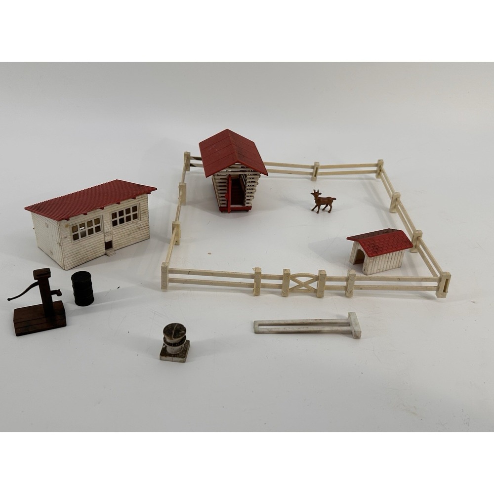 Vintage Bachmann Plasticville HO Scale Farm Buildings